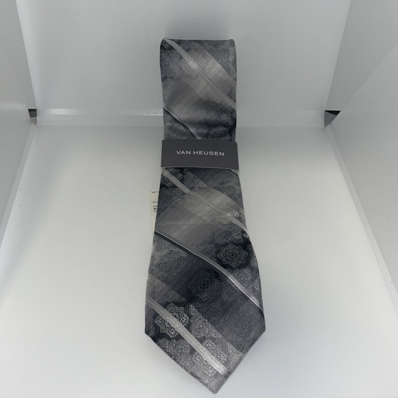 NEW Van Heusen 100% Silk Necktie Tie Silver Grey Men’s - Picture 1 of 9